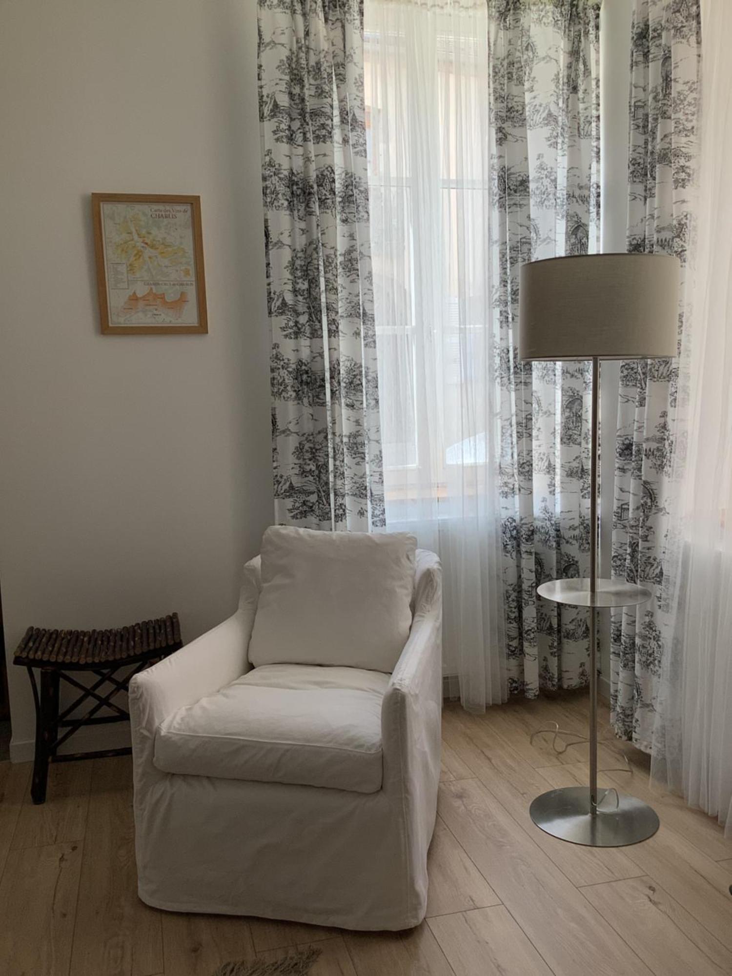 Studio - Pied A Terre Saulieu Exterior foto